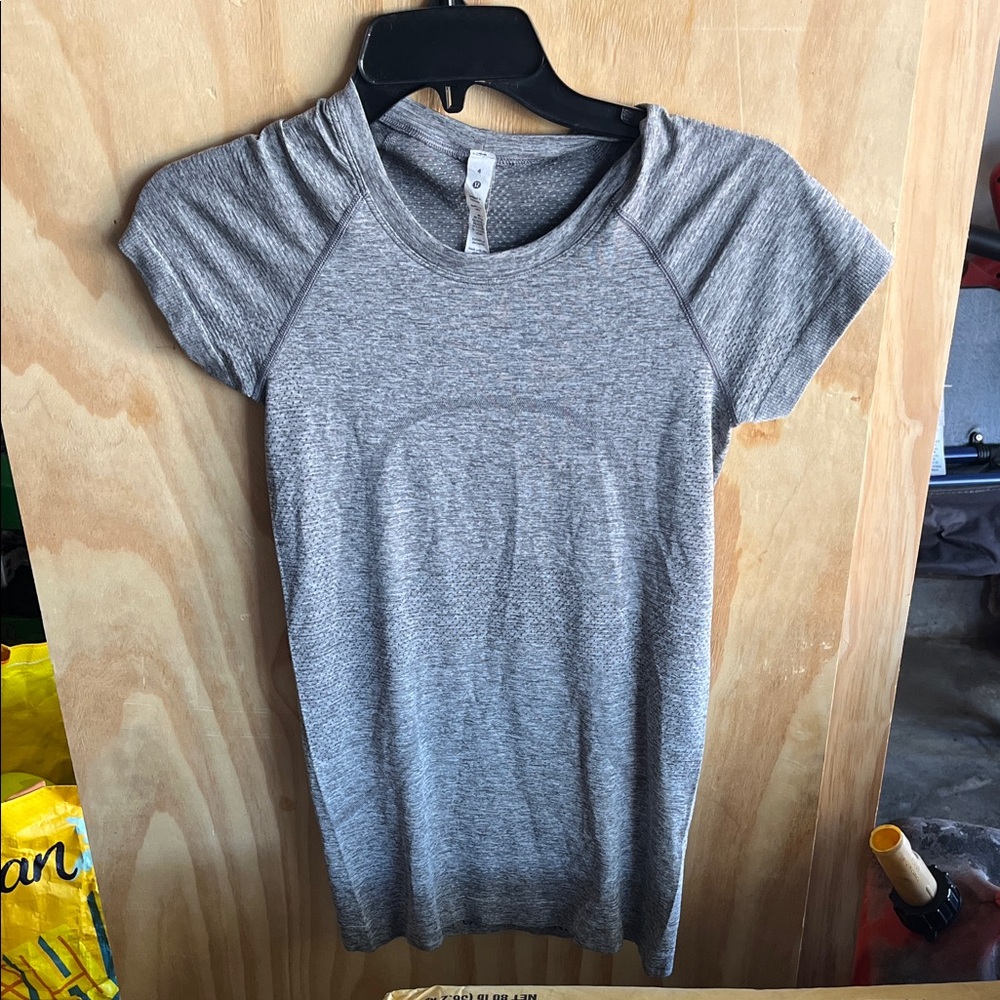 lululemon athletica Heather Gray Short Sleeve Tee